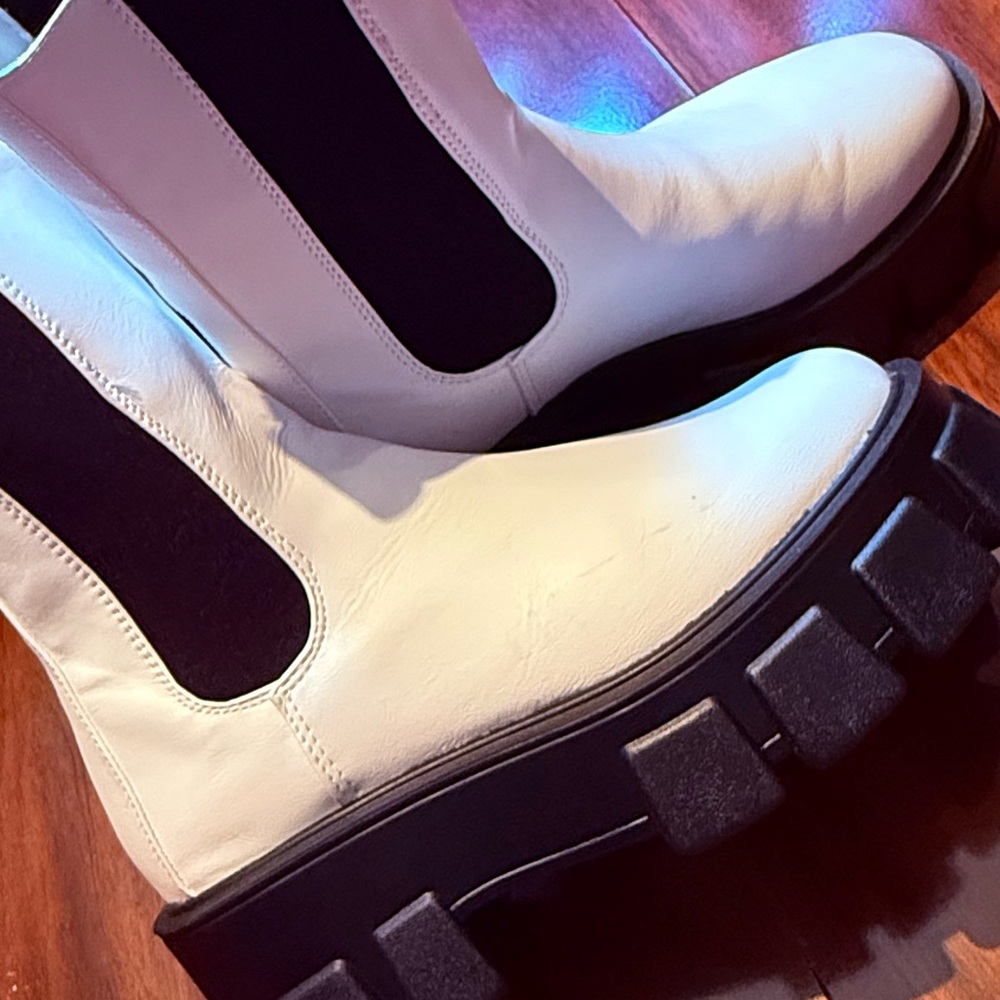 PrettyLittleThing White and Black Chunky Chelsea Boots - Picture 6 of 6